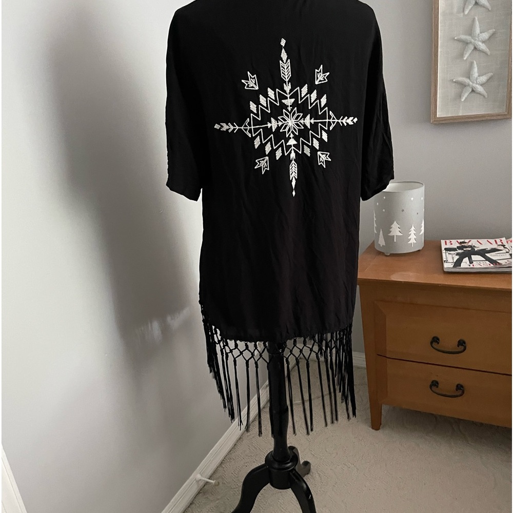 Love Tree Tribal duster Top in black/white in medium